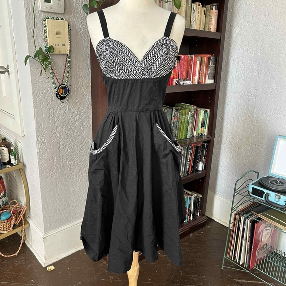 Trashy Diva Dresses & Skirts - Trashy Diva Black and White Midi Dress